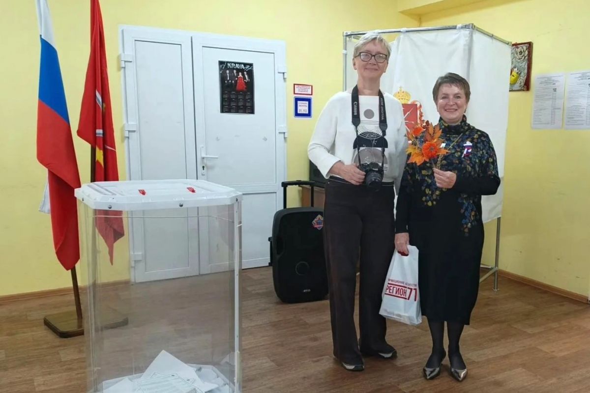 Тулячка Валентина Степанова отметила юбилей на избирательном участке в Каменском районе Тулячка Валентина Степанова отметила юбилей на избирательном участке в Каменском районе