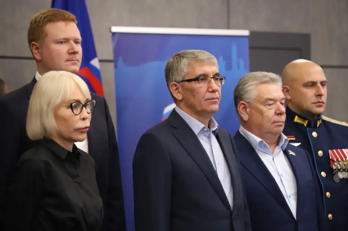 Дмитрий Медведев: «Благодарю всех, кто обеспечивал избирательную кампанию» Дмитрий Медведев: «Благодарю всех, кто обеспечивал избирательную кампанию»