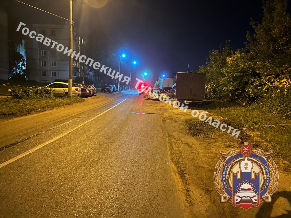 В Тульской области пьяный водитель Kia Rio врезался в стоящий ГАЗ В Тульской области пьяный водитель Kia Rio врезался в стоящий ГАЗ