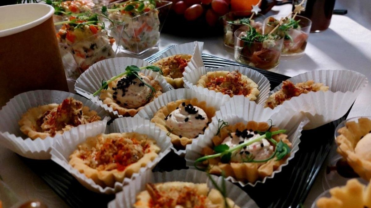 Жители Тулы любят есть окрошку с квасом Жители Тулы любят есть окрошку с квасом