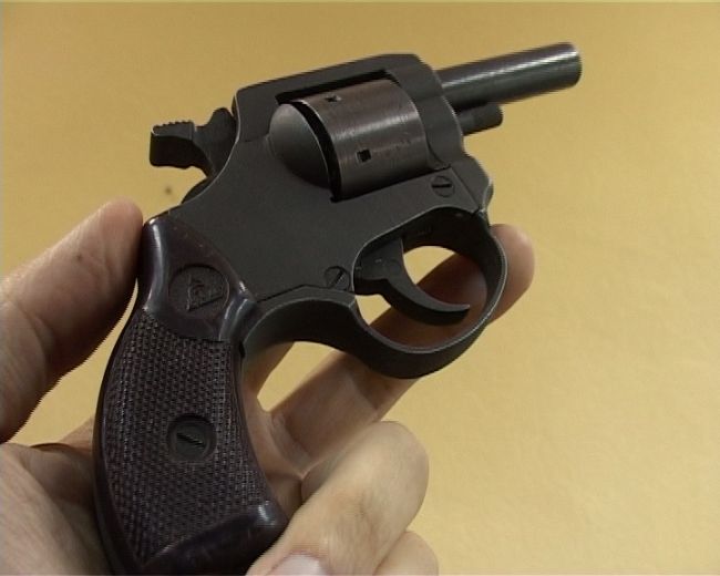 В Туле голодная девушка пошла в магазин за продуктами, вооружившись пистолетом В Туле голодная девушка пошла в магазин за продуктами, вооружившись пистолетом