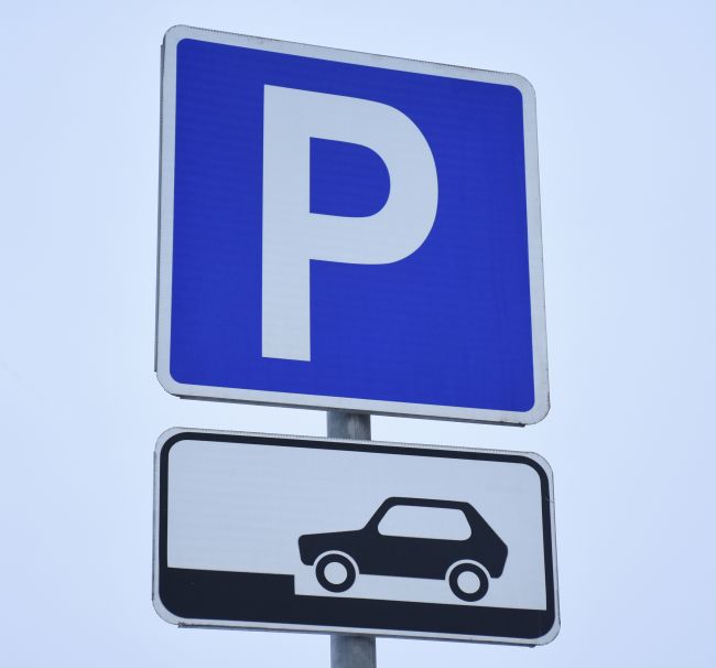 С 15 октября туляки не смогут оставлять свои машины на парковке на улице Союзной С 15 октября туляки не смогут оставлять свои машины на парковке на улице Союзной