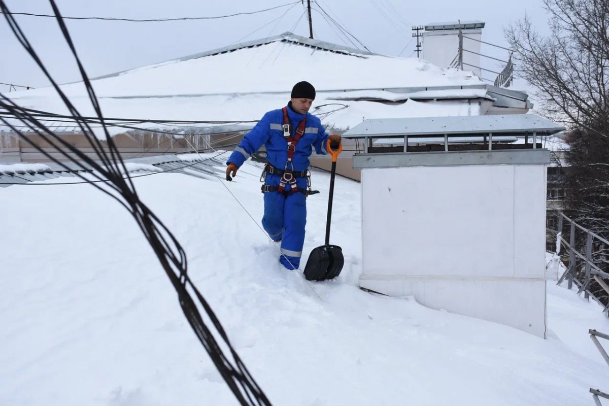 В Тульской области крыши домов будут спасать от мокрого снега